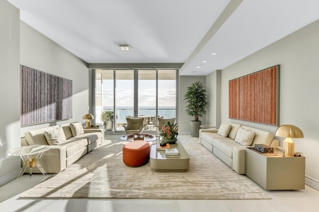 Building Photo - 17901 Collins Ave