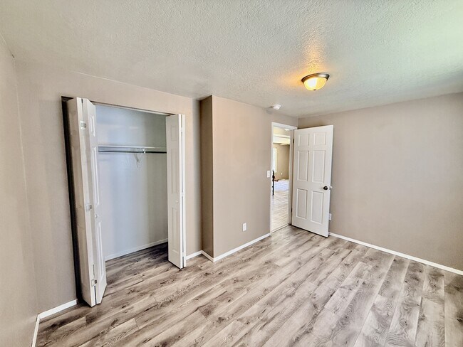 Building Photo - 1247 N 700 W
