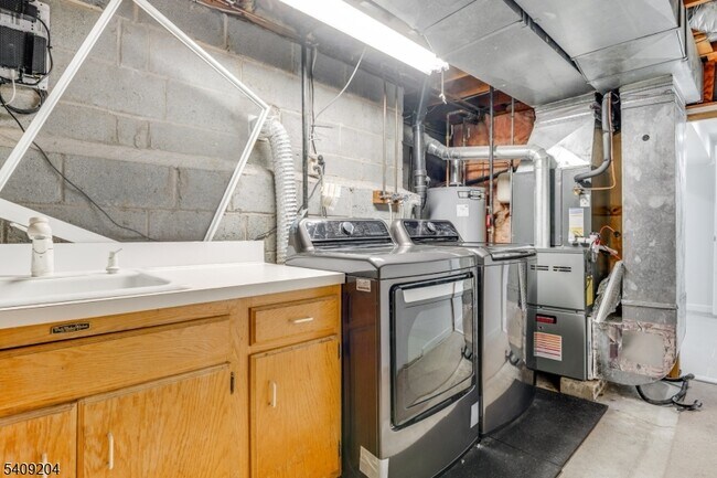 Building Photo - 111 Patriots Rd