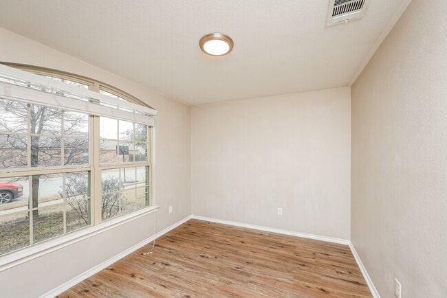 Building Photo - 806 Platinum Dr