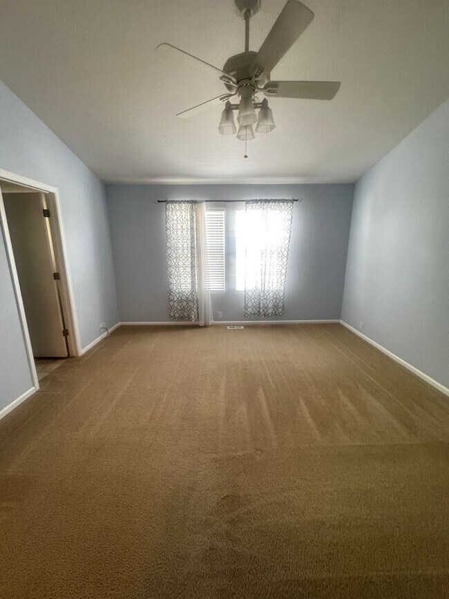 Building Photo - 2 Bed 3 Bath Townhome on Dublin & Powers