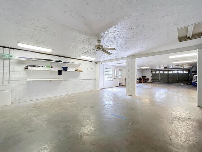 Building Photo - 1601 Riverhills Dr