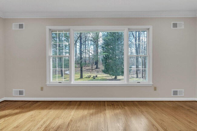 Building Photo - 8616 Chateau Dr