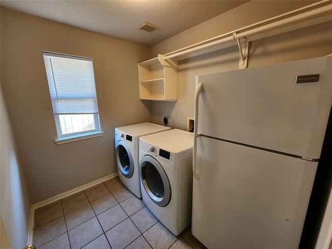 Building Photo - 1011 Lexington Green Dr