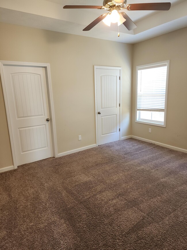 Building Photo - 4016 Pensacola Way