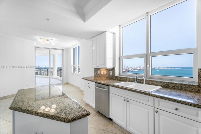 Building Photo - 848 Brickell Key Dr