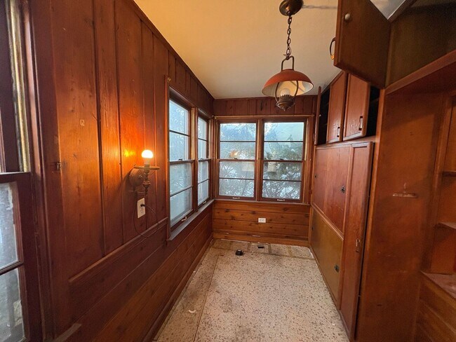 Building Photo - 8123 Vista Ave