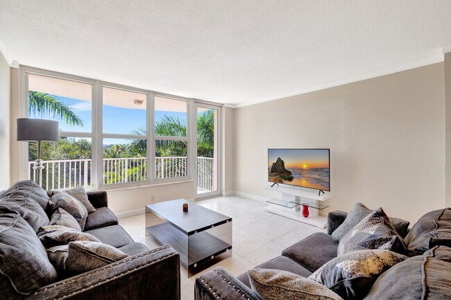 Building Photo - 3181 S Ocean Dr