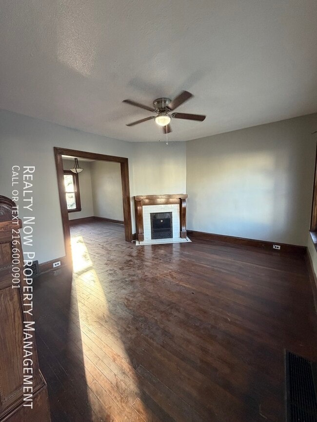 Building Photo - 1315 W 93rd St