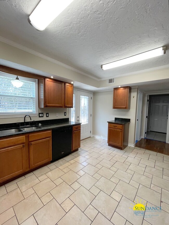 Building Photo - Spacious 4-Bedroom Home Minutes from Eglin AFB with a great home gym!