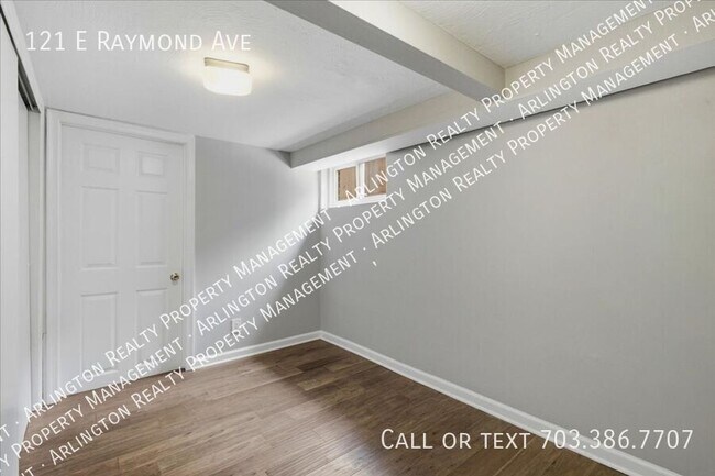 Building Photo - 121 E Raymond Ave