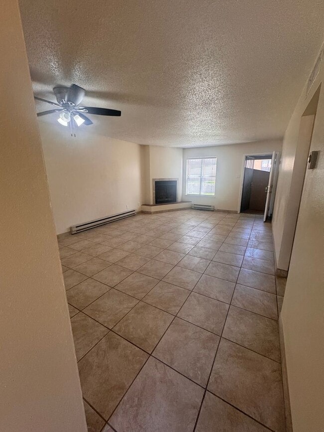 Building Photo - Cute Condo near University