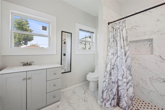 Building Photo - 615 Pacific St