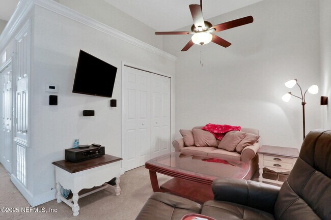 Building Photo - 6846 Roundleaf Dr