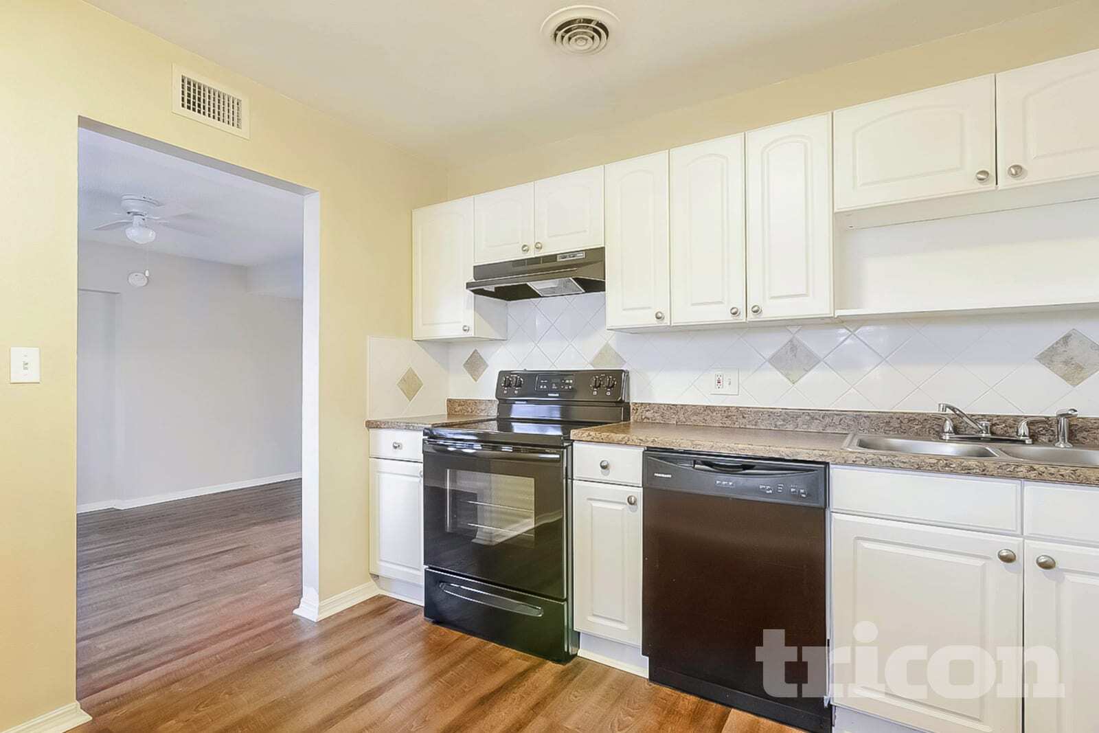 Building Photo - 4417 W Knox St