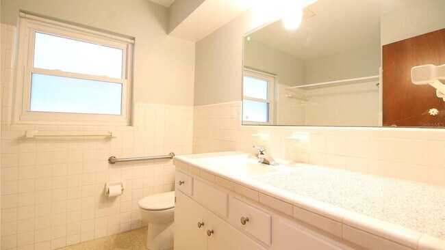 Building Photo - 1001 Brookside Dr