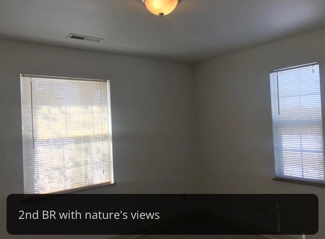 Building Photo - 2720 Hidden Dr