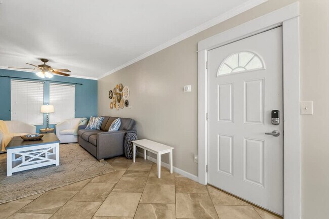 Building Photo - 7405A Beach Dr