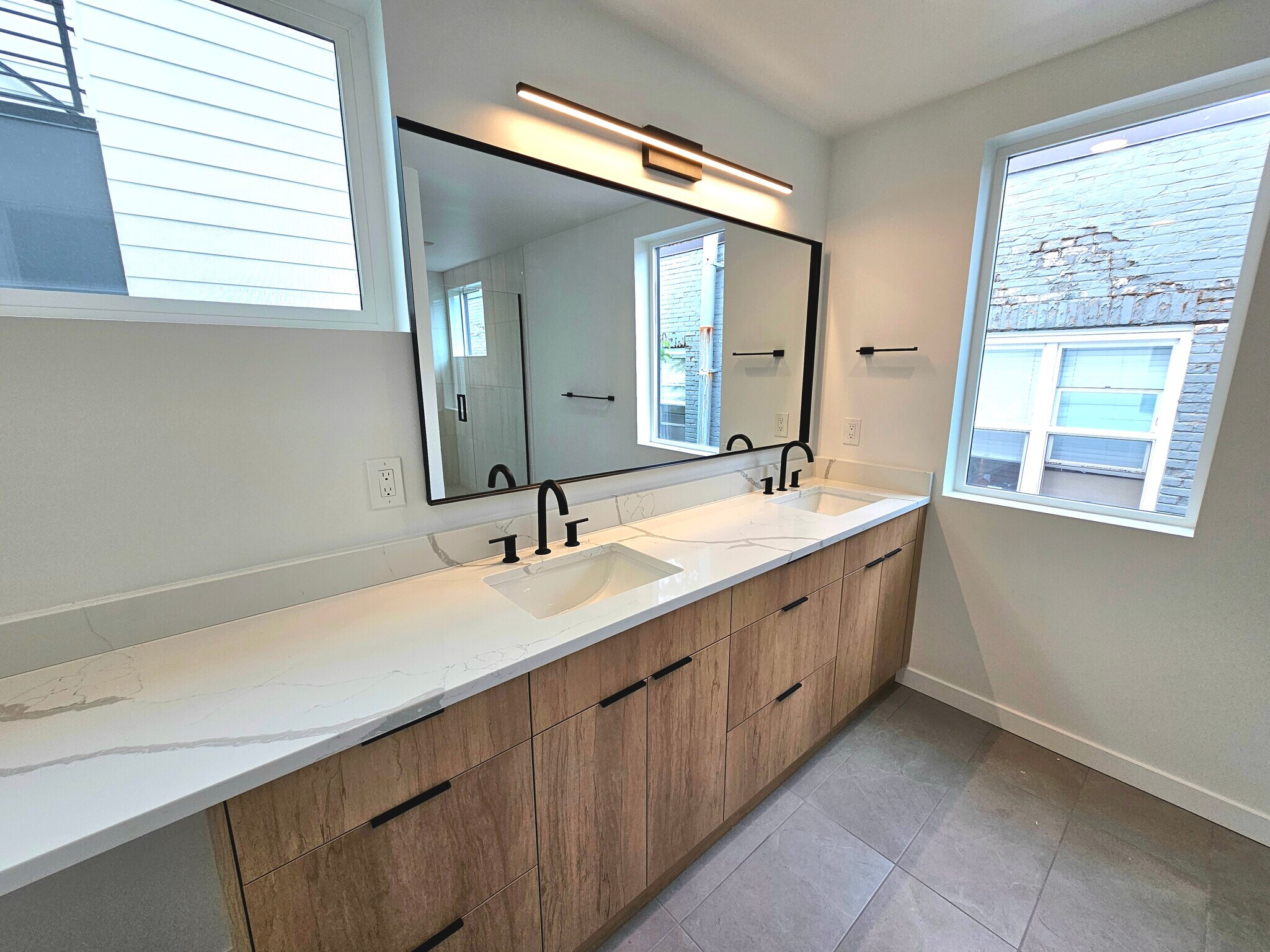 Building Photo - 922 16th Ave