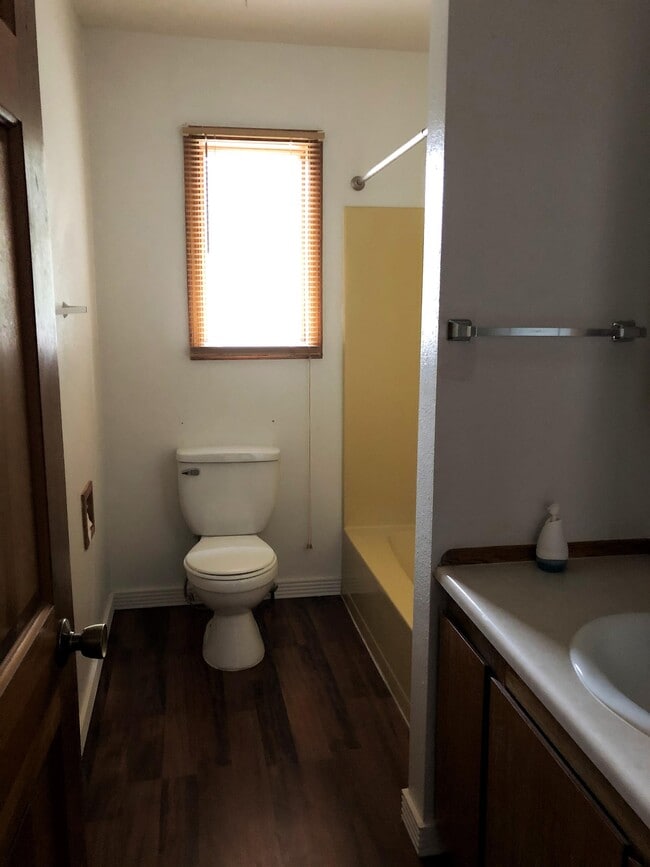 Building Photo - 3005 W Malad St