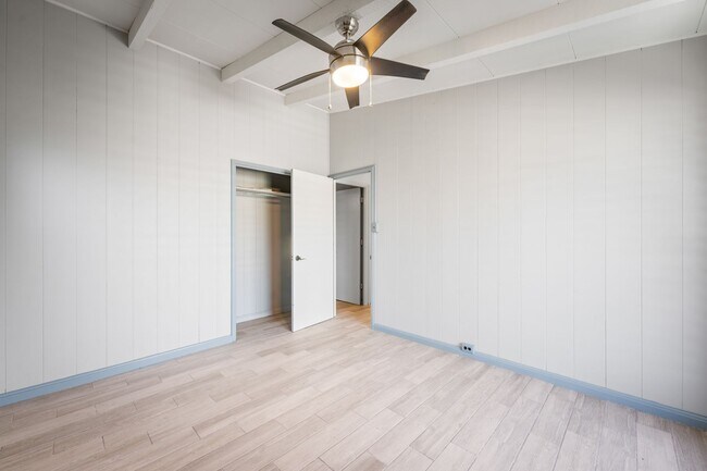 Building Photo - BK-1287