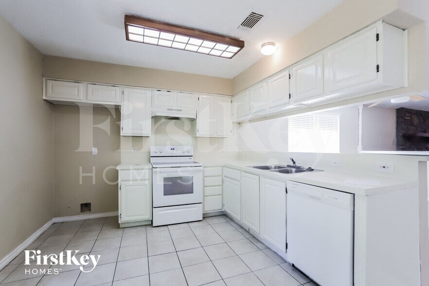 Building Photo - 2614 Forestbrook Dr