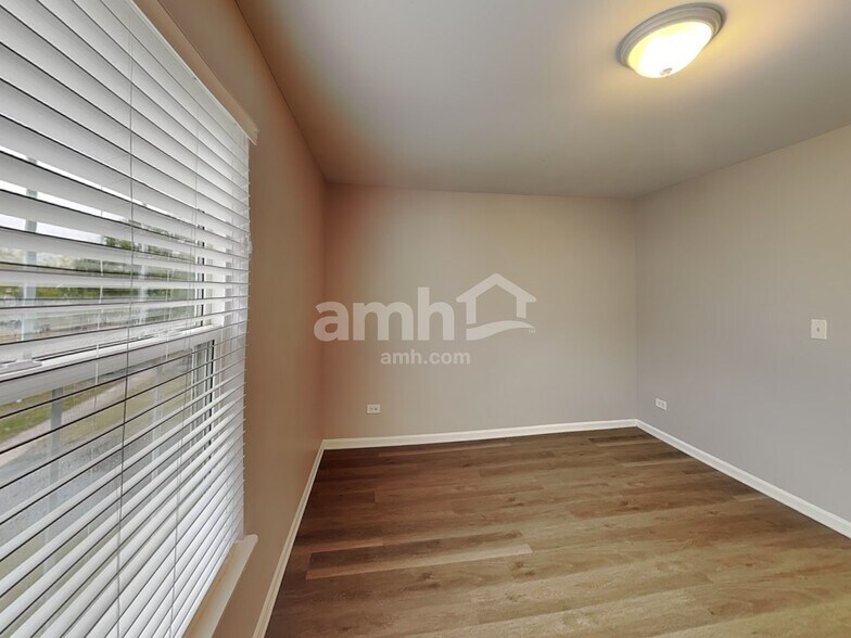 Building Photo - 2202 Henning Pl