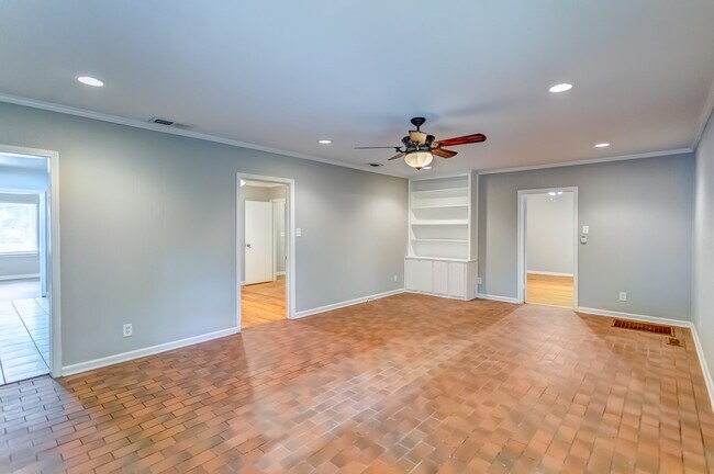 Building Photo - 3720 Pelzer Ave