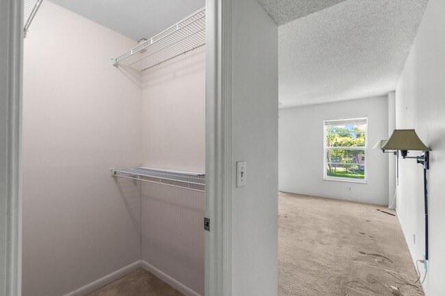 Building Photo - 950 Ponce De Leon Rd