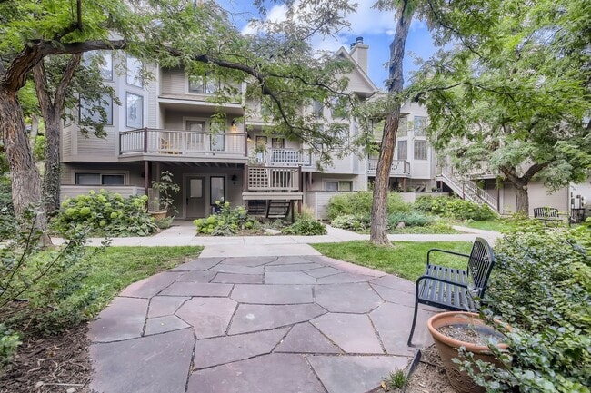 Building Photo - Ideal Downtown 1 BDR Close to Shops & Trails