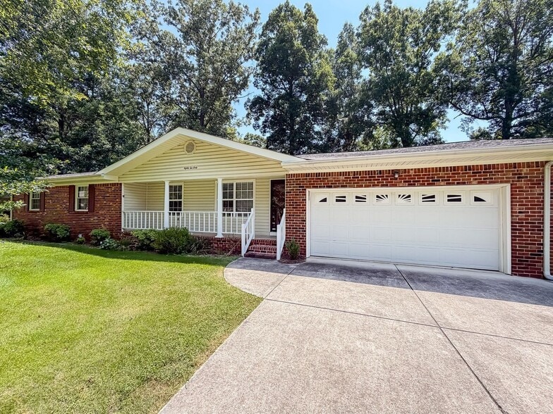 Building Photo - 8260 Oxford Dr