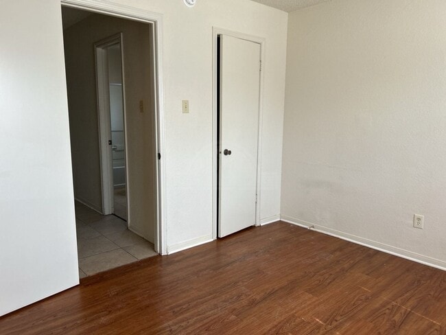 Building Photo - 206 Sorrell Dr