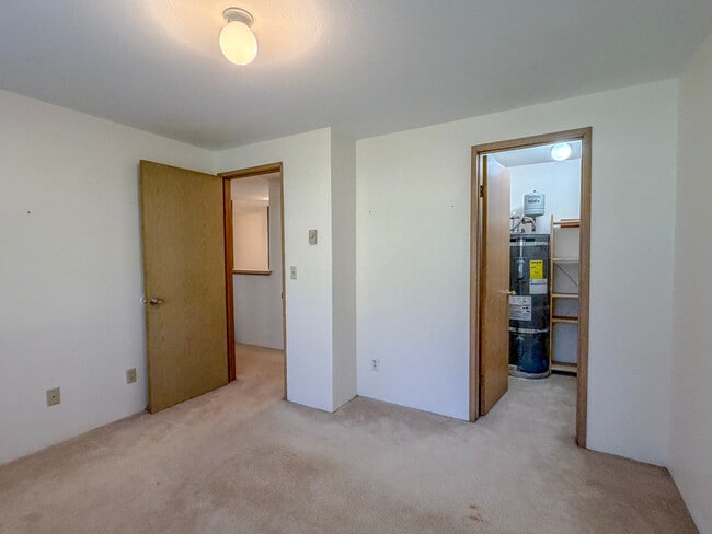 Building Photo - 975 Aberdeen Ave NE