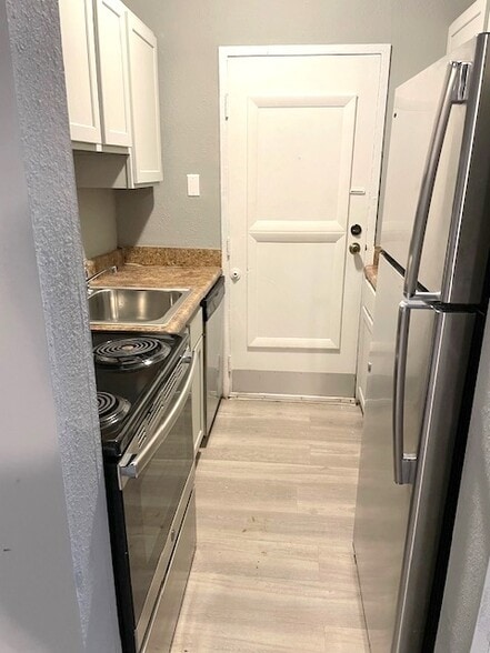 Building Photo - 1834 John Calvin Ave