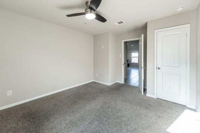 Building Photo - 3206 Sumac Dr