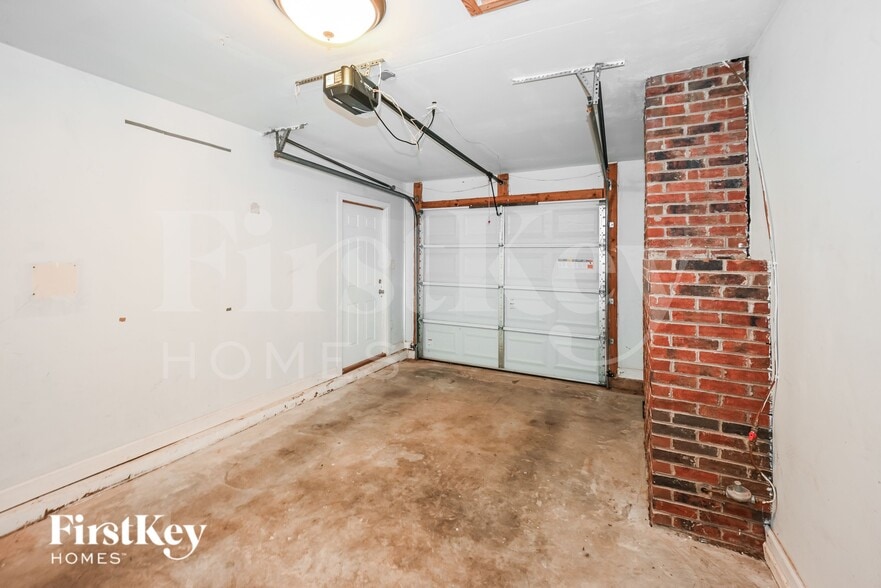 Building Photo - 16126 Amber Field Dr