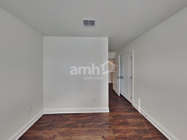 Building Photo - 800 Headland Wy