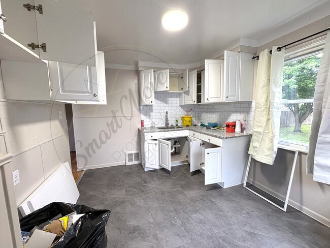 Building Photo - 25871 Oakland St