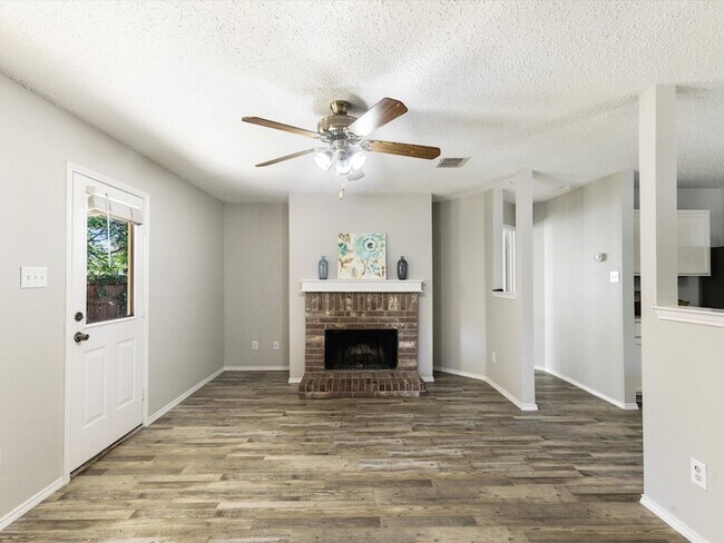 Building Photo - 8212 Canoe Ridge Ln