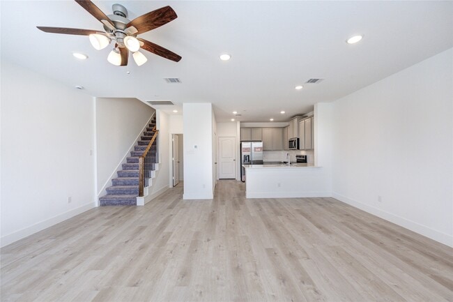 Building Photo - 11914 Carvalho Dr