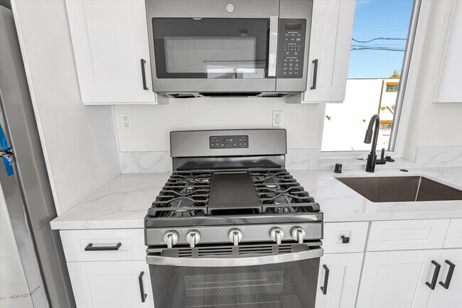 Building Photo - 4050 Cherokee Ave