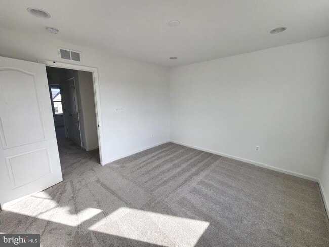 Building Photo - 229 Hillsdale Pl