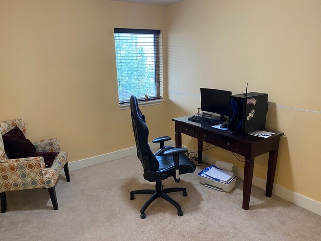 Building Photo - 5-Bedroom Home Located in Barkley Neighborhood