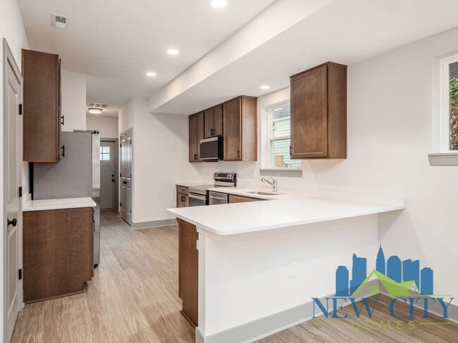 Building Photo - Recently Built 2 Bedroom 2 1/2 Bathroom Single Family Home in South Columbus!