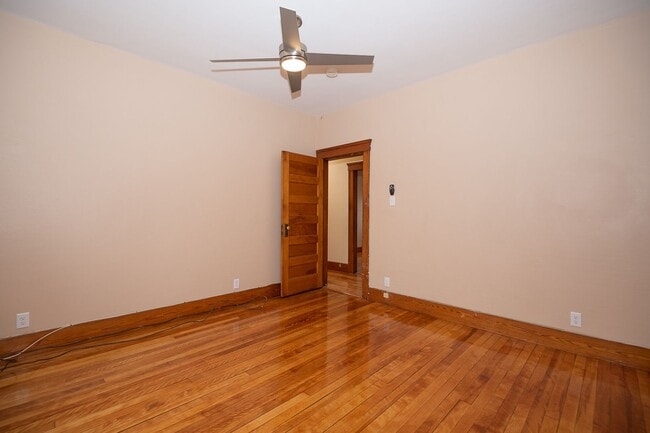 Building Photo - Convenient Location & Updated Amenities!