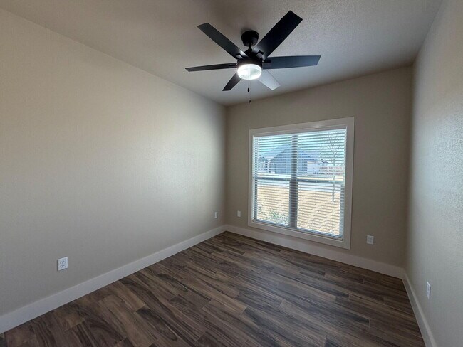 Building Photo - 406 Essex Ln