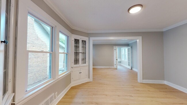 Building Photo - For August Move-In - West Blvd Area - 2 Bedroom Single Family Home