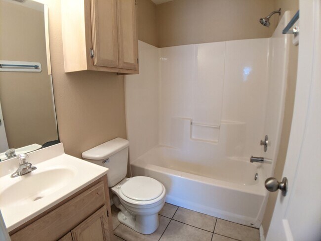 Building Photo - 721 Sonesta Ct