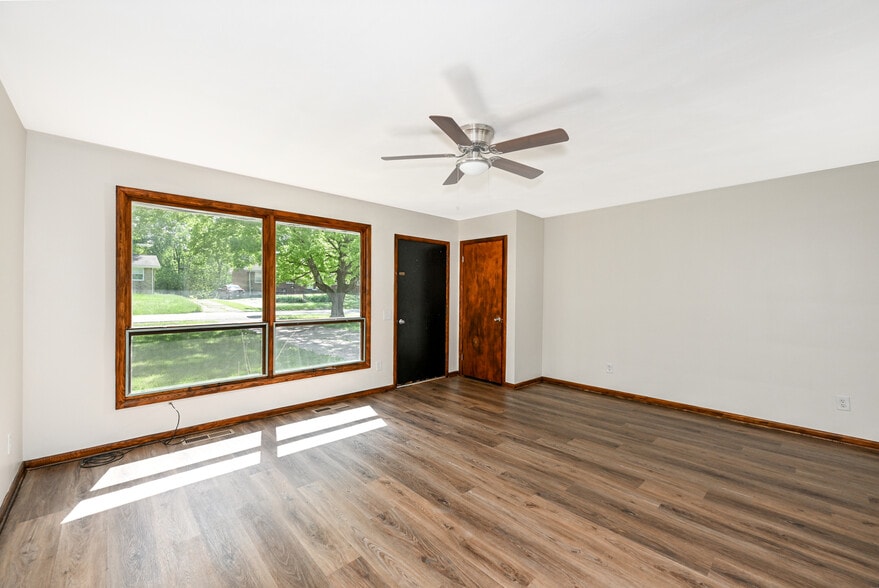 Building Photo - 3287 Delray Ave NW