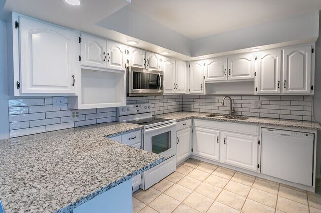 Building Photo - 4759 Arnold Ave